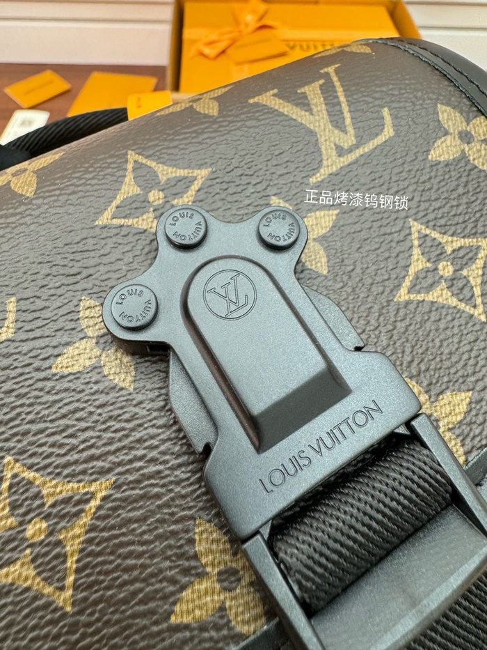 LOUIS VUITTON 루이비통 남성 퀘스트 메신저 백