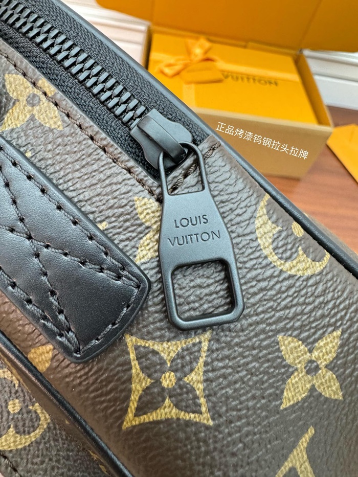 LOUIS VUITTON 루이비통 남성 퀘스트 메신저 백