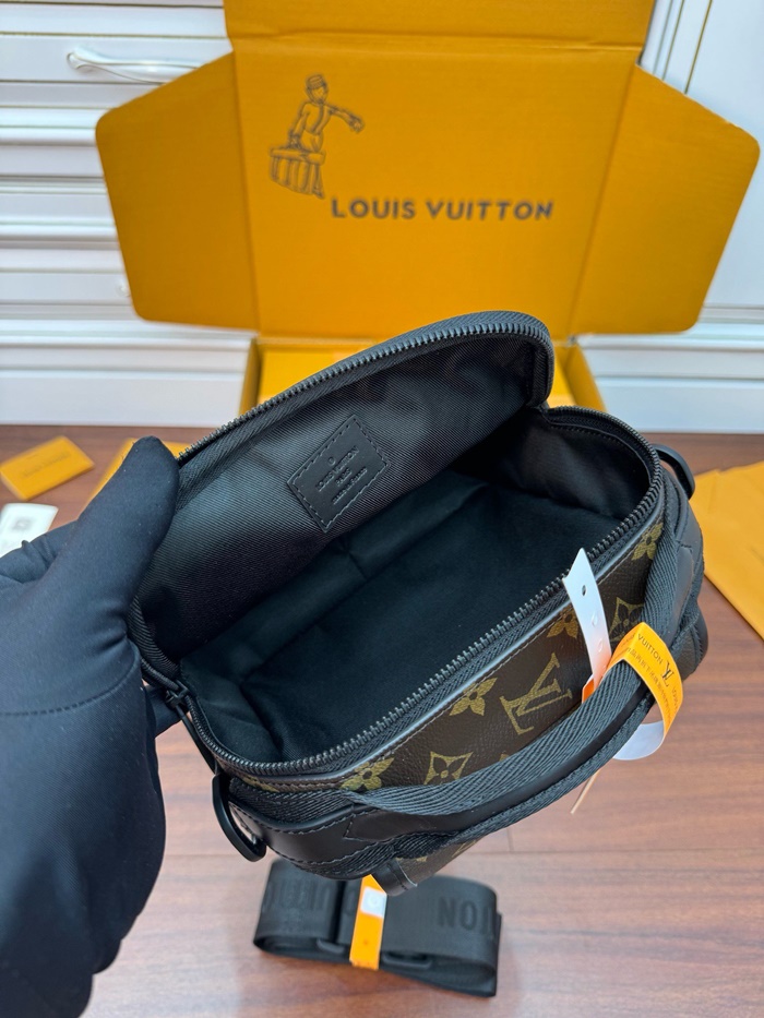 LOUIS VUITTON 루이비통 남성 퀘스트 메신저 백