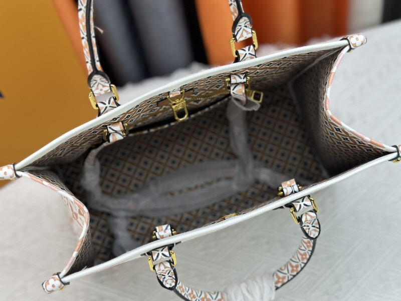 LOUIS VUITTON  루이비통 온더고 MM