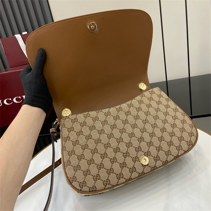 GUCCI 구찌 블론디 블론디 미디엄 핸들백 ‎815716 2024/신상