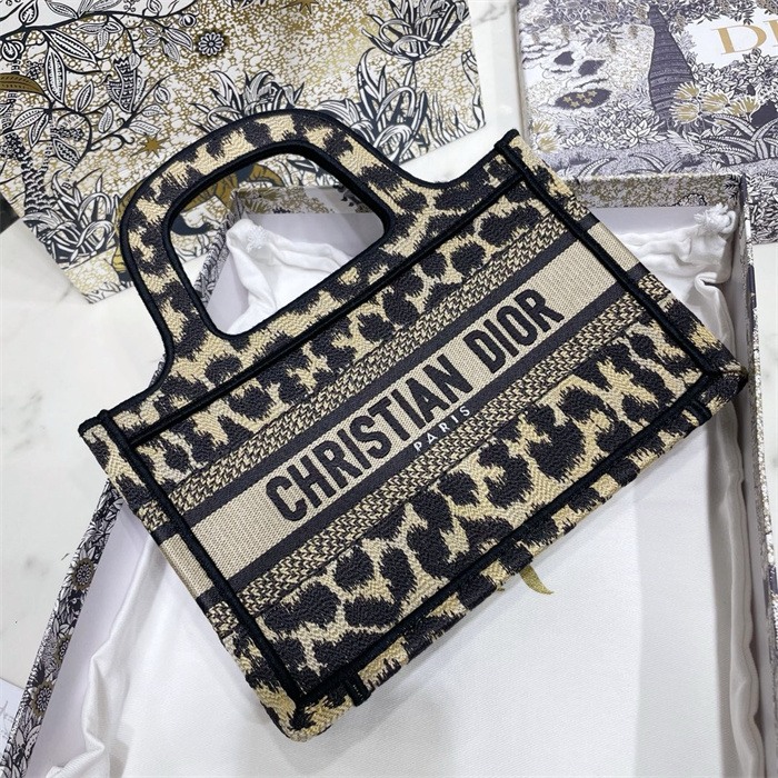 DIOR 디올 미니 북 토트백 M113865 2024/신상