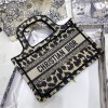DIOR 디올 미니 북 토트백 M113865 2024/신상