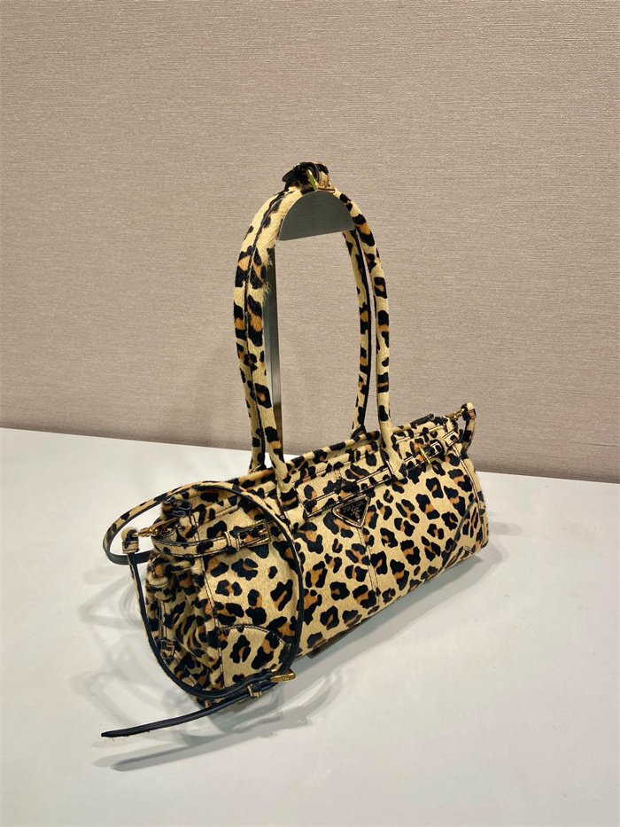 PRADA 프라다 시그니처 미디엄 숄더백 1BA426 2024/신상