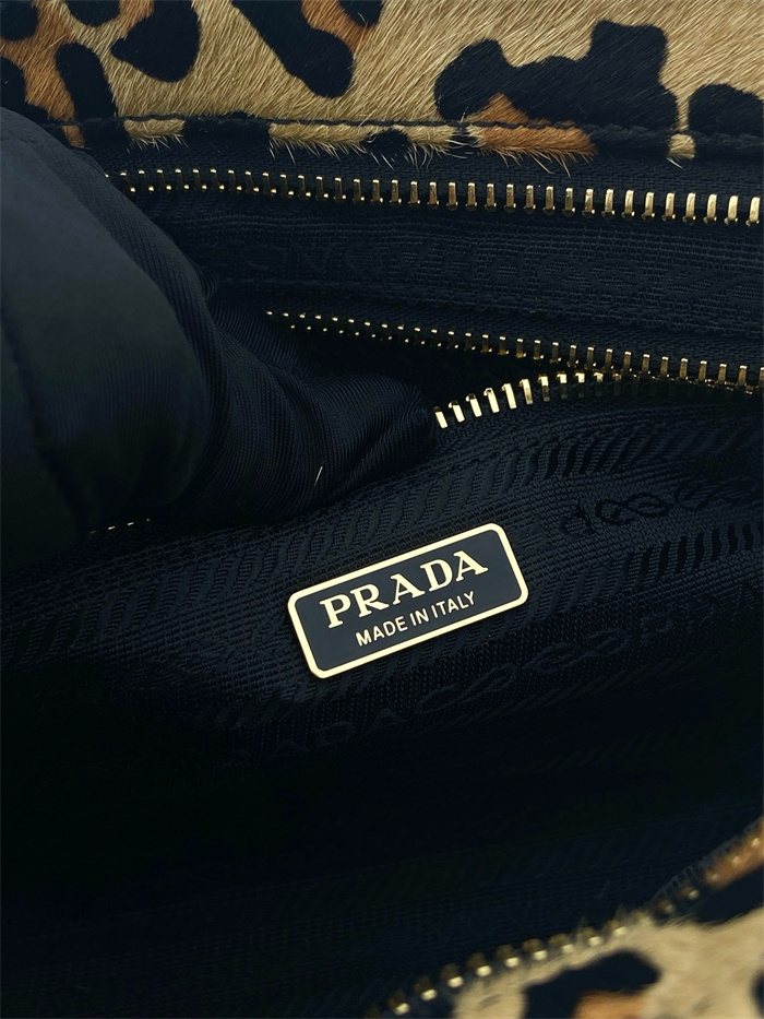 PRADA 프라다 시그니처 미디엄 숄더백 1BA426 2024/신상
