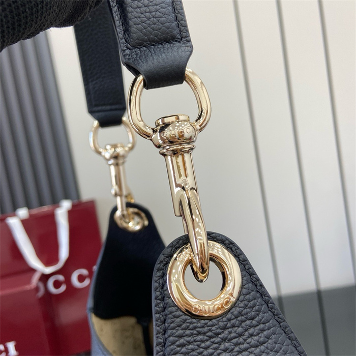 GUCCI 구찌 보디 미디엄 숄더백 820169 2024/신상 2color