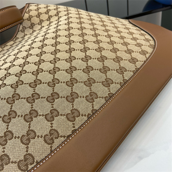 GUCCI 구찌 보디 미디엄 숄더백 820169 2024/신상