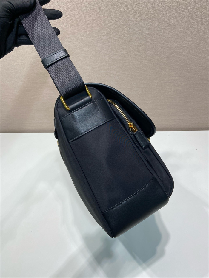 PRADA 프라다 라지 가죽 숄더백 1BD369 2024/신상