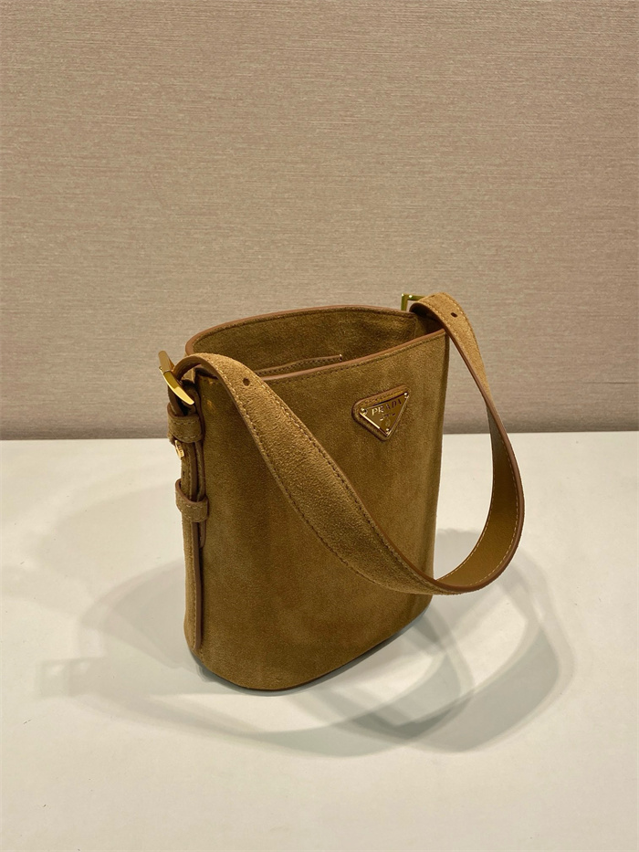 PRADA 프라다 스웨이드 스몰 버킷백 1BE078A 2024/신상