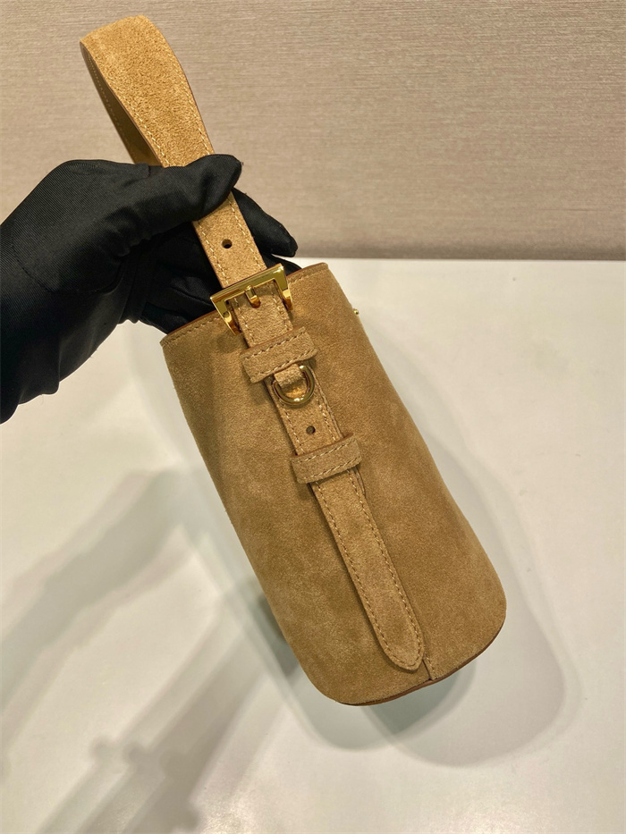 PRADA 프라다 스웨이드 스몰 버킷백 1BE078A 2024/신상