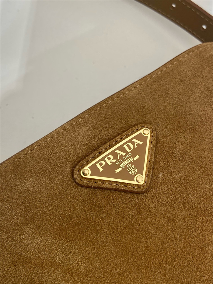 PRADA 프라다 스웨이드 스몰 버킷백 1BE078A 2024/신상