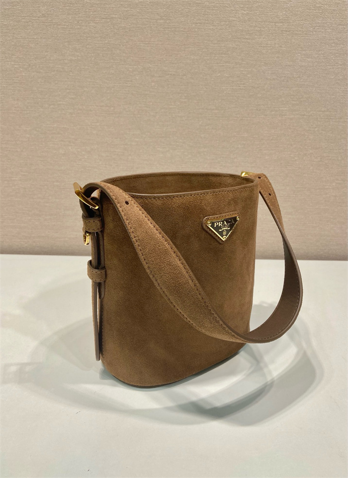 PRADA 프라다 스웨이드 스몰 버킷백 1BE078A 2024/신상
