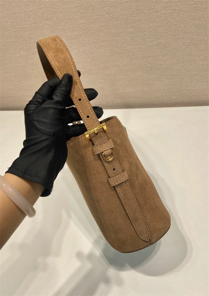PRADA 프라다 스웨이드 스몰 버킷백 1BE078A 2024/신상