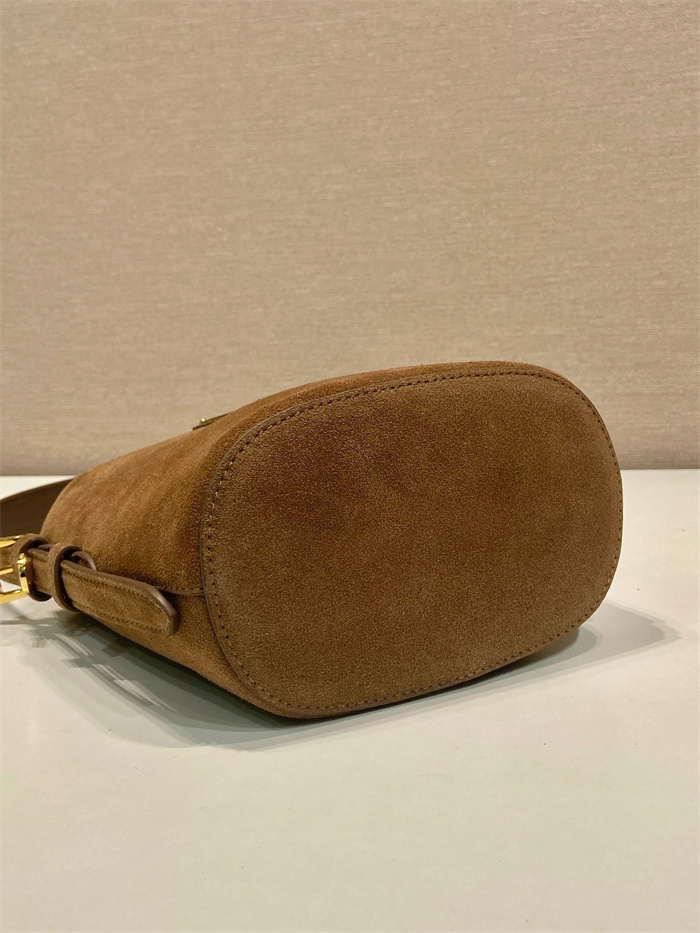 PRADA 프라다 스웨이드 스몰 버킷백 1BE078A 2024/신상