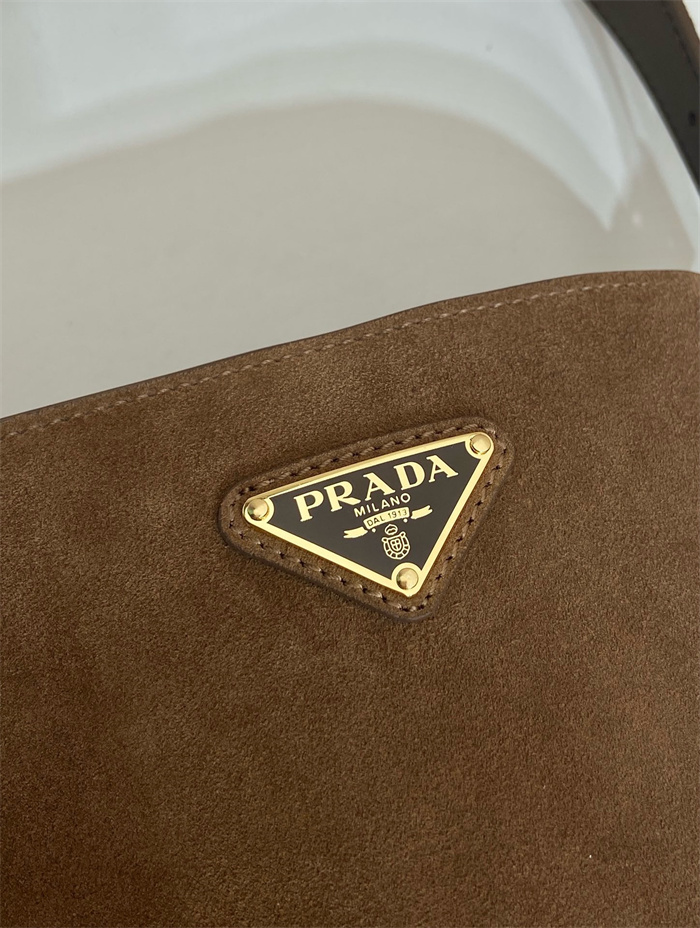 PRADA 프라다 스웨이드 스몰 버킷백 1BE078A 2024/신상