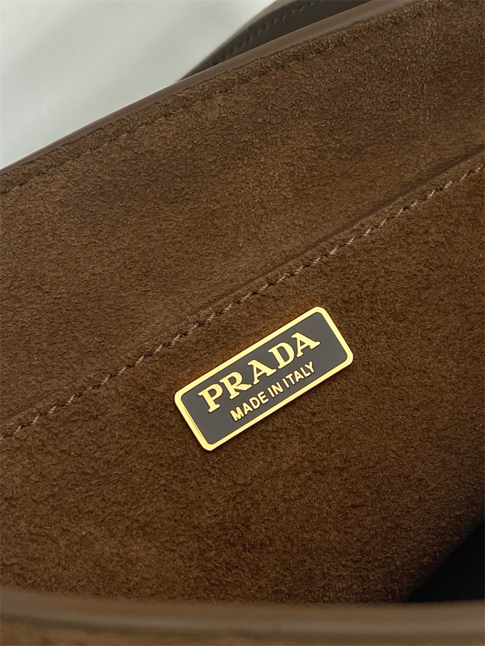 PRADA 프라다 스웨이드 스몰 버킷백 1BE078A 2024/신상