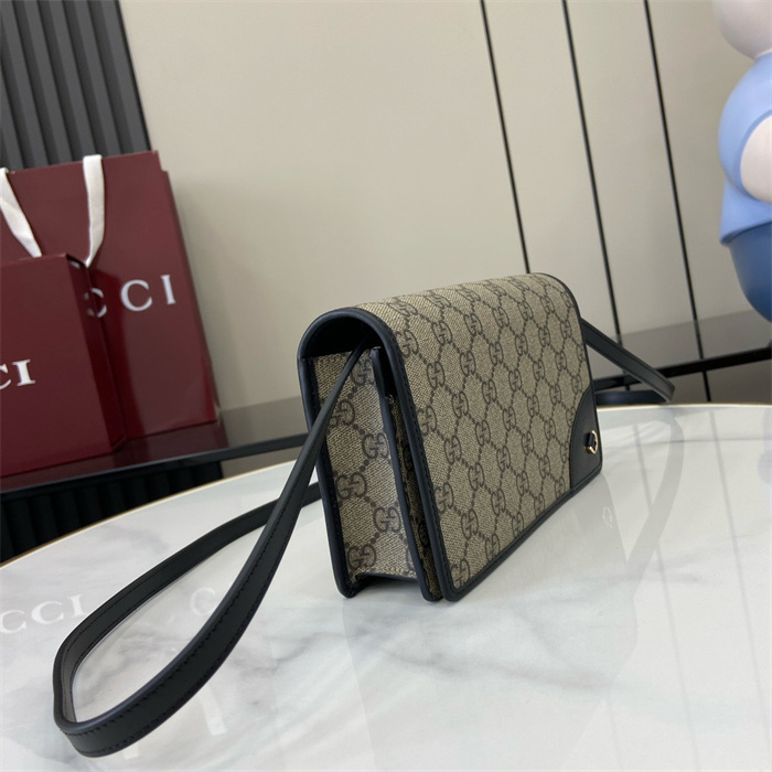 GUCCI 구찌 GG 엠블럼 슈퍼 미니 숄더백 ‎820688 2024/신상