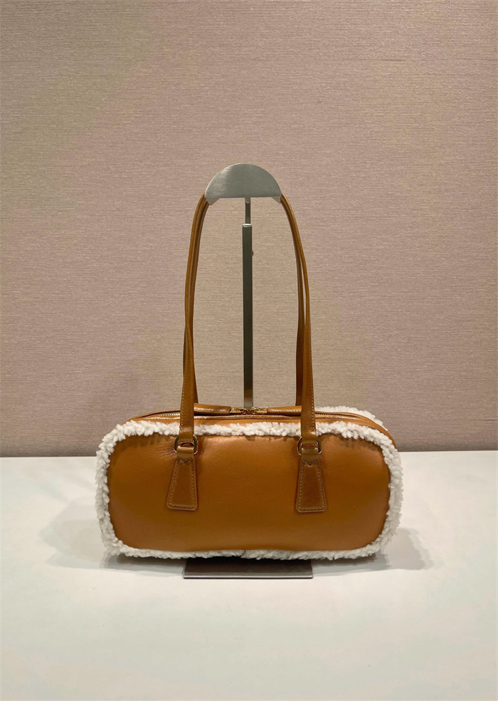 PRADA 프라다 미디움 시어링 레더 토트백 1BB124 2024/신상