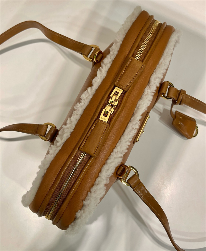 PRADA 프라다 미디움 시어링 레더 토트백 1BB124 2024/신상