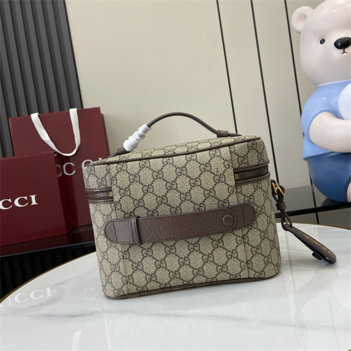 GUCCI 구찌 GG 슈프림 미디엄 파우치백 811489 2024/신상