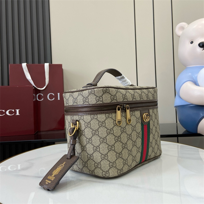 GUCCI 구찌 GG 슈프림 미디엄 파우치백 811489 2024/신상