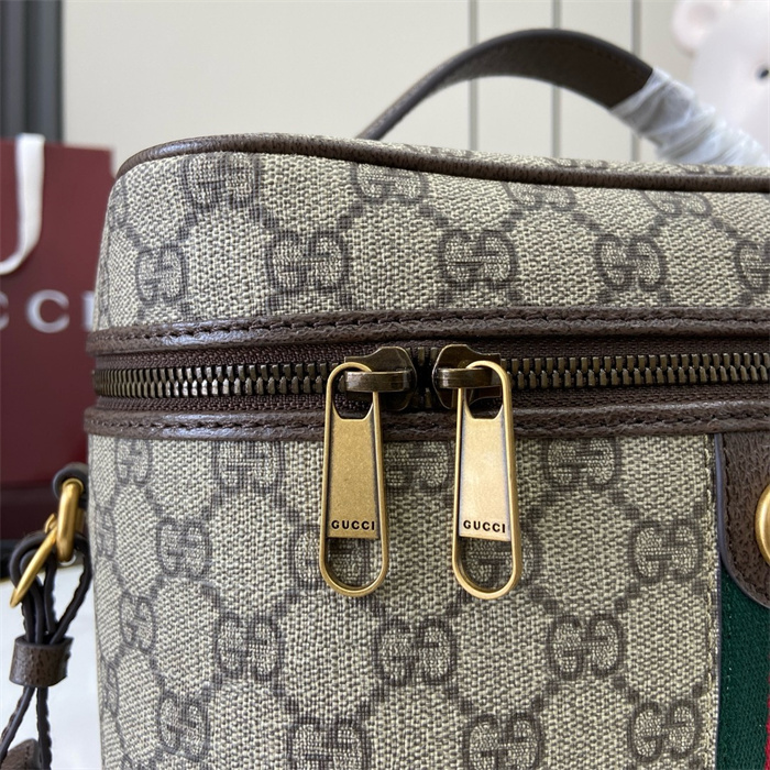 GUCCI 구찌 GG 슈프림 미디엄 파우치백 811489 2024/신상