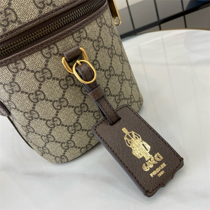 GUCCI 구찌 GG 슈프림 미디엄 파우치백 811489 2024/신상