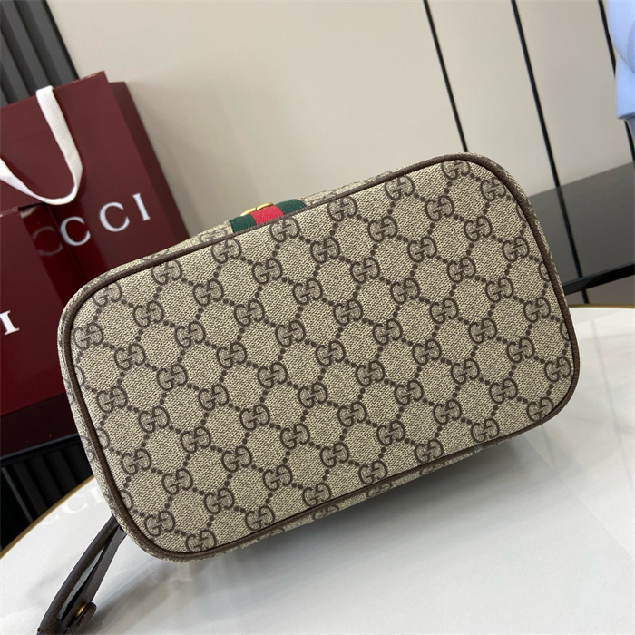 GUCCI 구찌 GG 슈프림 미디엄 파우치백 811489 2024/신상