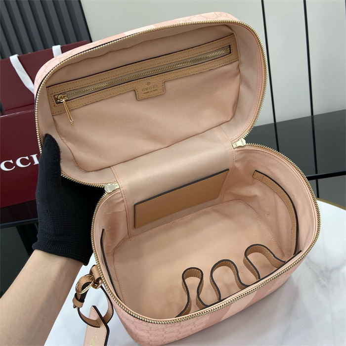 GUCCI 구찌 GG 슈프림 미디엄 파우치백 811489 2024/신상 2COLOR
