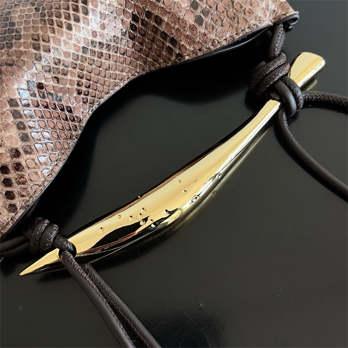 BOTTEGA VENETA 보테가베네타 사르딘 미니 숄더백 794920 2024/신상