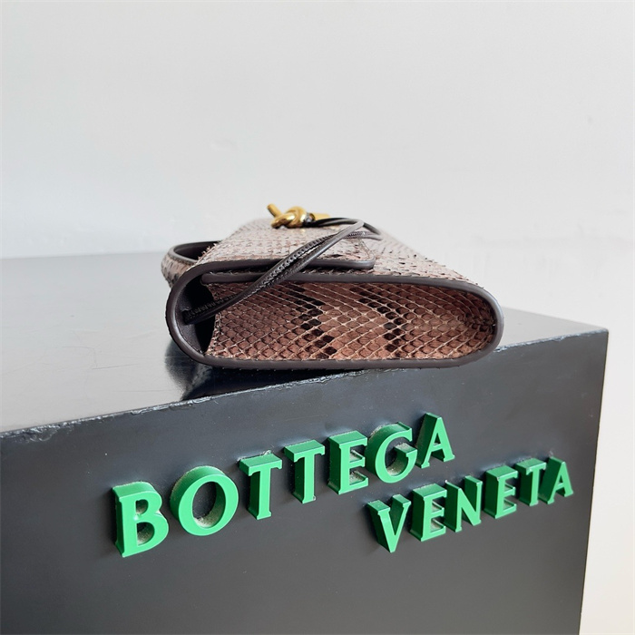 BOTTEGA VENETA 보테가베네타 안디아모 롱 핸들 클러치 크로스백 794945 2024/신상
