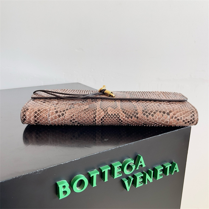 BOTTEGA VENETA 보테가베네타 안디아모 롱 핸들 클러치 크로스백 794945 2024/신상
