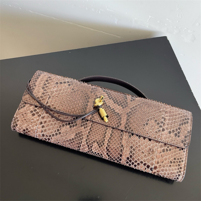BOTTEGA VENETA 보테가베네타 안디아모 롱 핸들 클러치 크로스백 794945 2024/신상