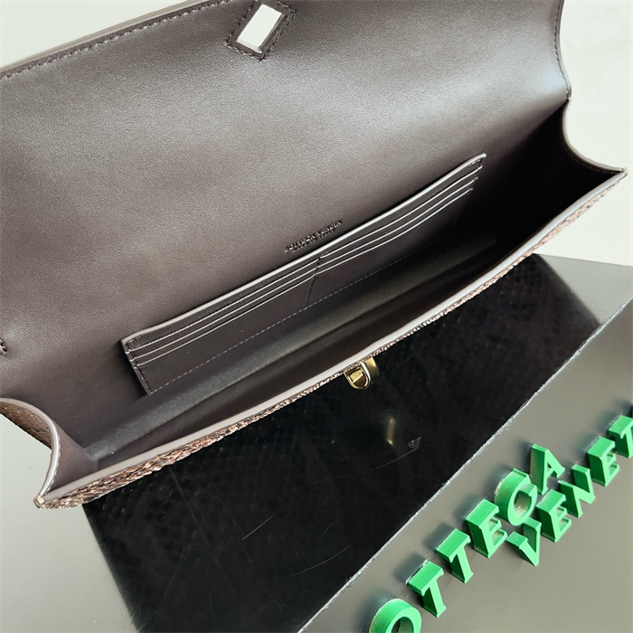 BOTTEGA VENETA 보테가베네타 안디아모 롱 핸들 클러치 크로스백 794945 2024/신상