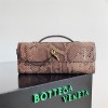 BOTTEGA VENETA 보테가베네타 안디아모 롱 핸들 클러치 크로스백 794945 2024/신상