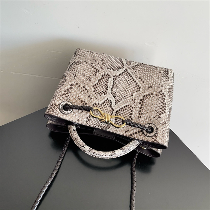BOTTEGA VENETA 보테가베네타 안디아모 스몰 토트백 743568 2024/신상