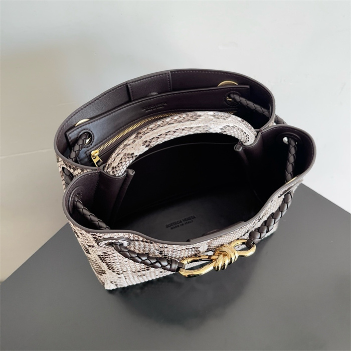BOTTEGA VENETA 보테가베네타 안디아모 스몰 토트백 743568 2024/신상