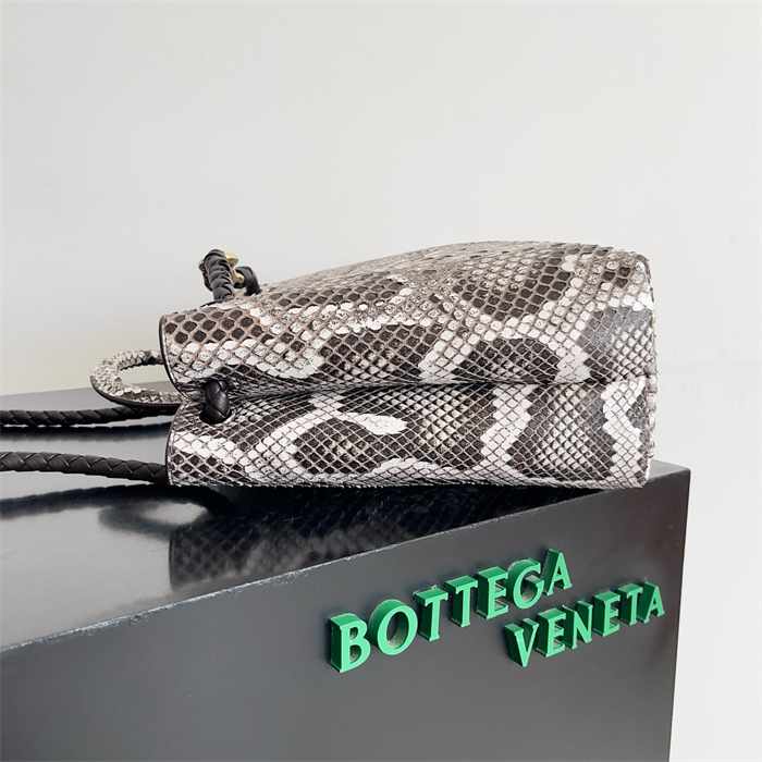 BOTTEGA VENETA 보테가베네타 안디아모 미디엄 토트백 743572 2024/신상