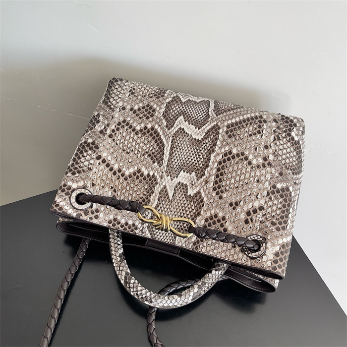 BOTTEGA VENETA 보테가베네타 안디아모 미디엄 토트백 743572 2024/신상