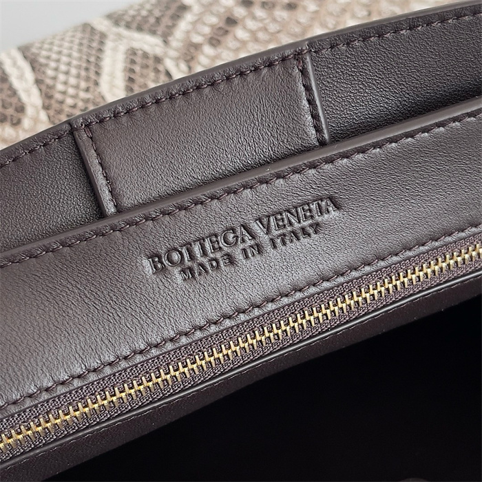 BOTTEGA VENETA 보테가베네타 안디아모 미디엄 토트백 743572 2024/신상