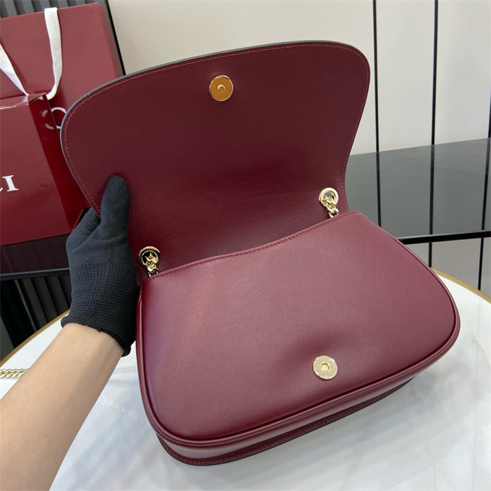 GUCCI 구찌 블론디 스몰 숄더백 815715 2024/신상