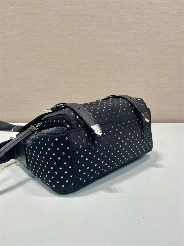 PRADA 프라다 스터드 리나일론 숄더백 1BD382 2024/신상