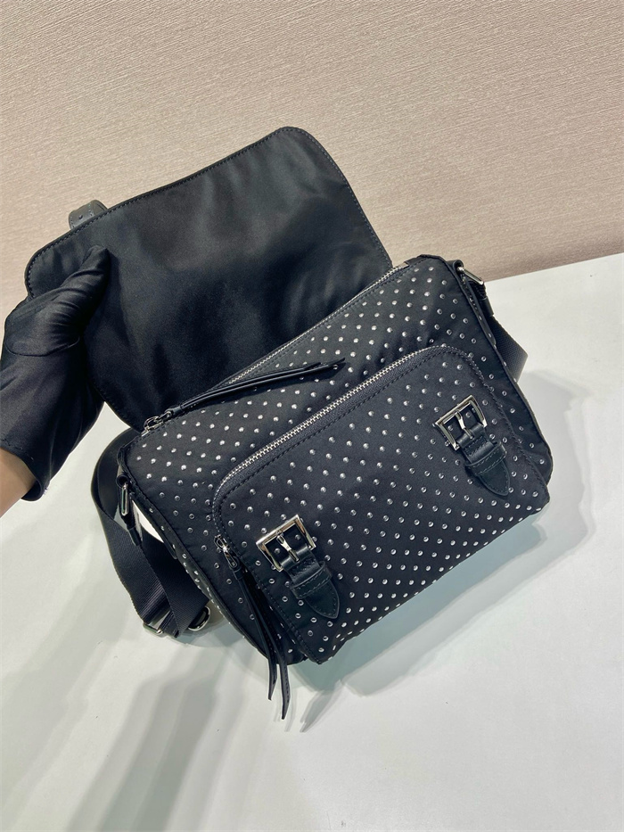 PRADA 프라다 스터드 리나일론 숄더백 1BD382 2024/신상