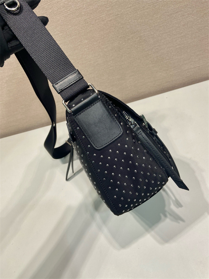 PRADA 프라다 스터드 리나일론 숄더백 1BD382 2024/신상