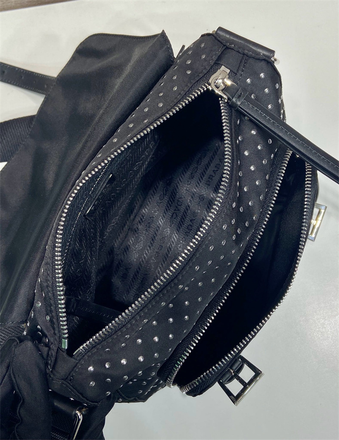 PRADA 프라다 스터드 리나일론 숄더백 1BD382 2024/신상