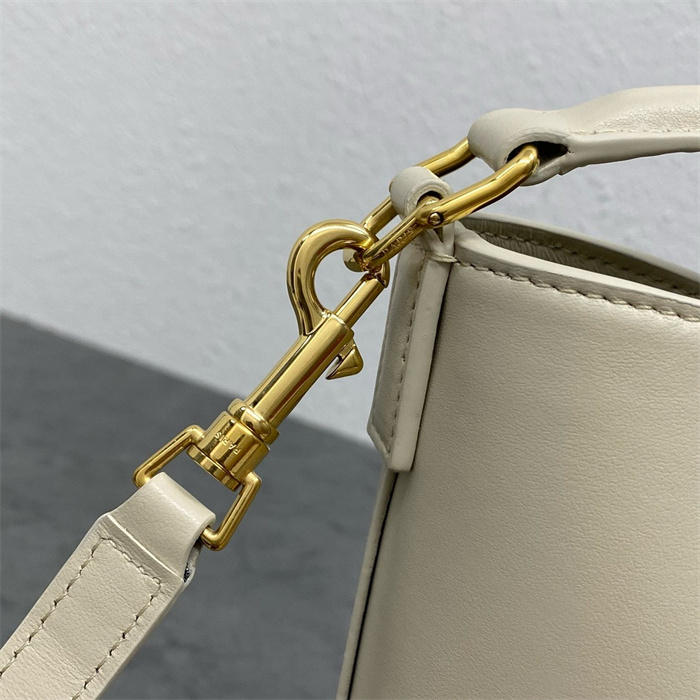 CELINE 셀린느 루이즈 스몰 버킷백 119173 2024/신상