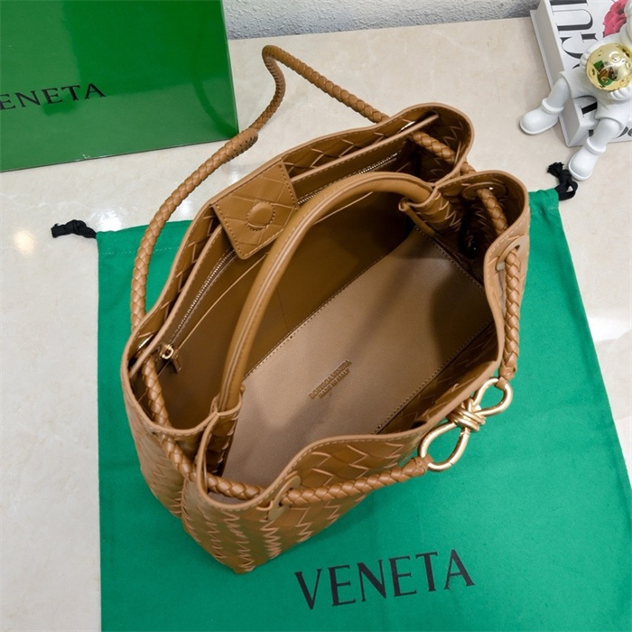 BOTTEGA VENETA 보테가베네타 안디아모 미디엄 토트백 84630 2024/신상