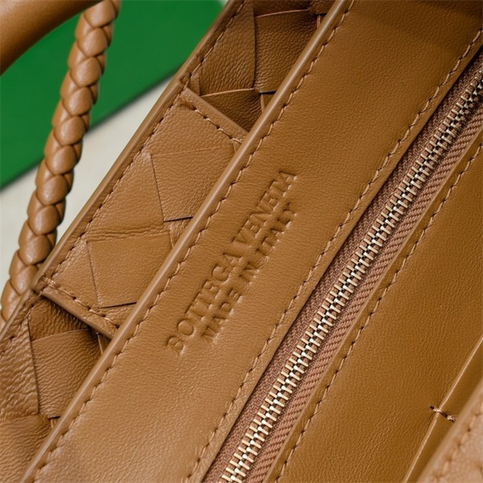 BOTTEGA VENETA 보테가베네타 안디아모 미디엄 토트백 84630 2024/신상
