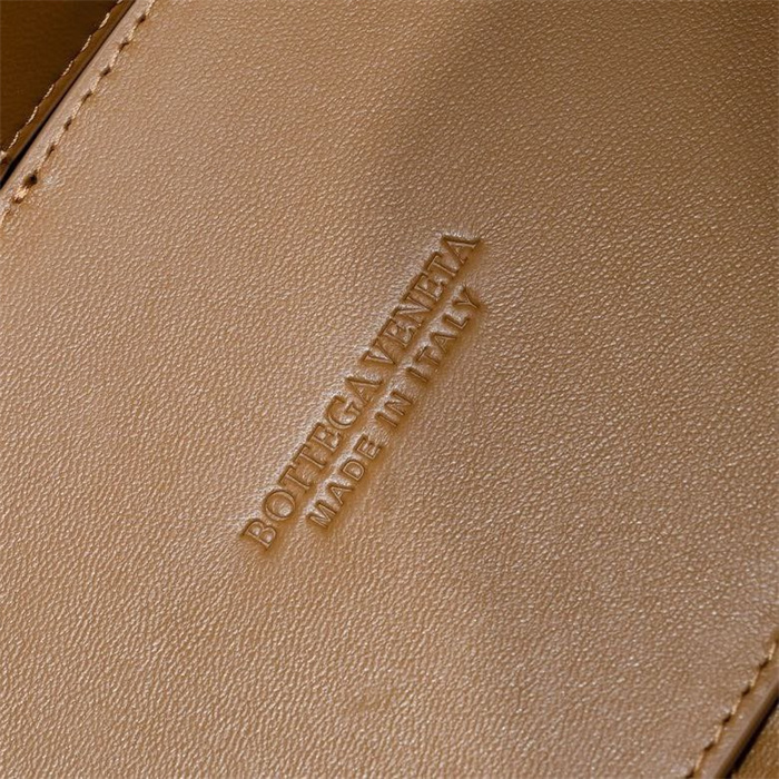 BOTTEGA VENETA 보테가베네타 안디아모 미디엄 토트백 84630 2024/신상