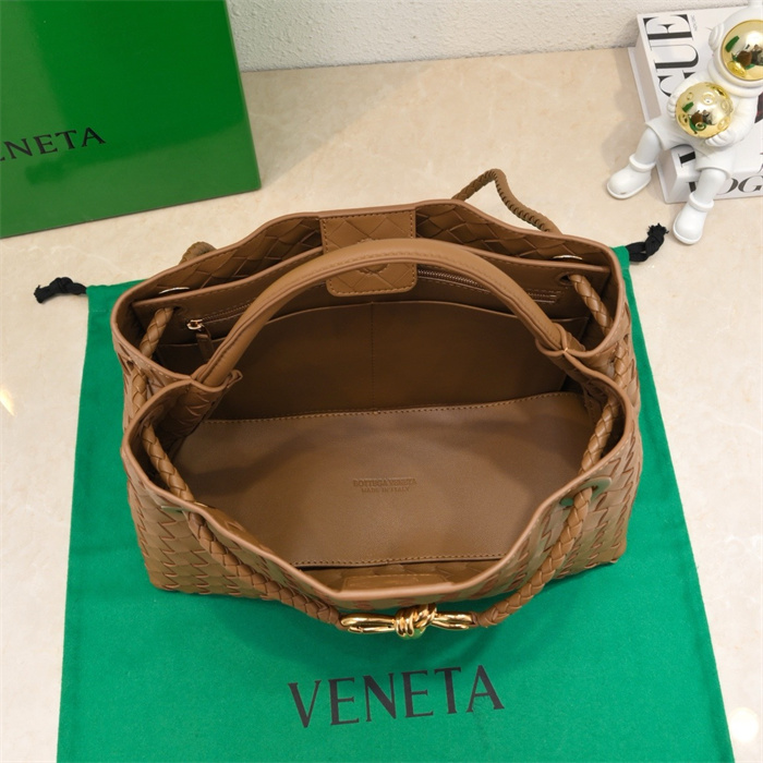BOTTEGA VENETA 보테가베네타 안디아모 미디엄 토트백 84630 2024/신상